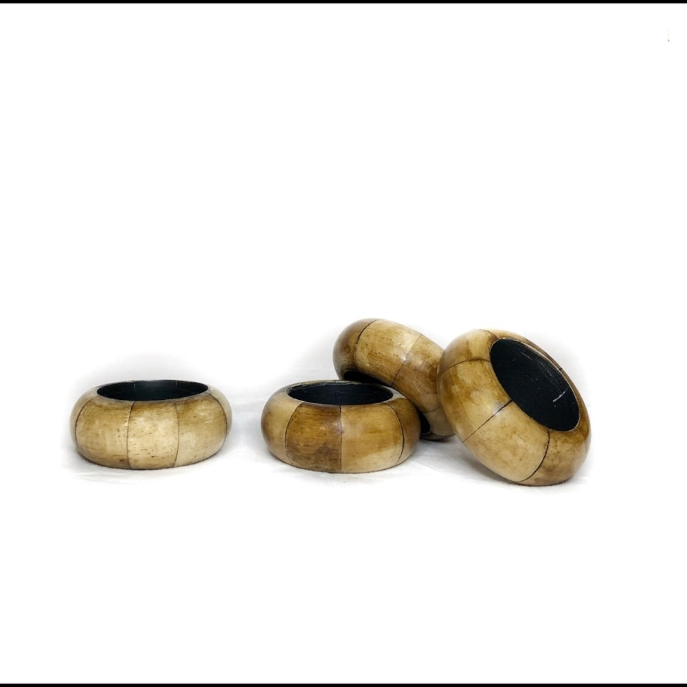 Vintage natural bone napkin rings . Set of 4✨